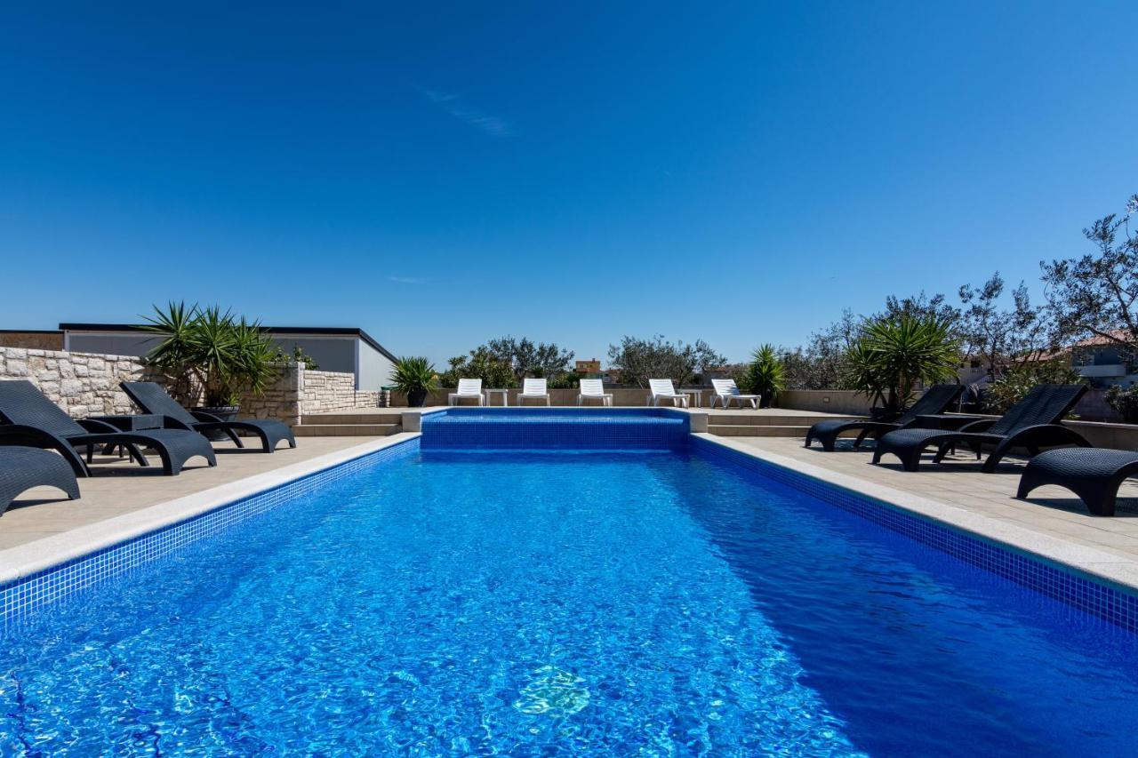Family Friendly Apartments With A Swimming Pool Valbandon, Fazana - 2201 Štinjan Dış mekan fotoğraf
