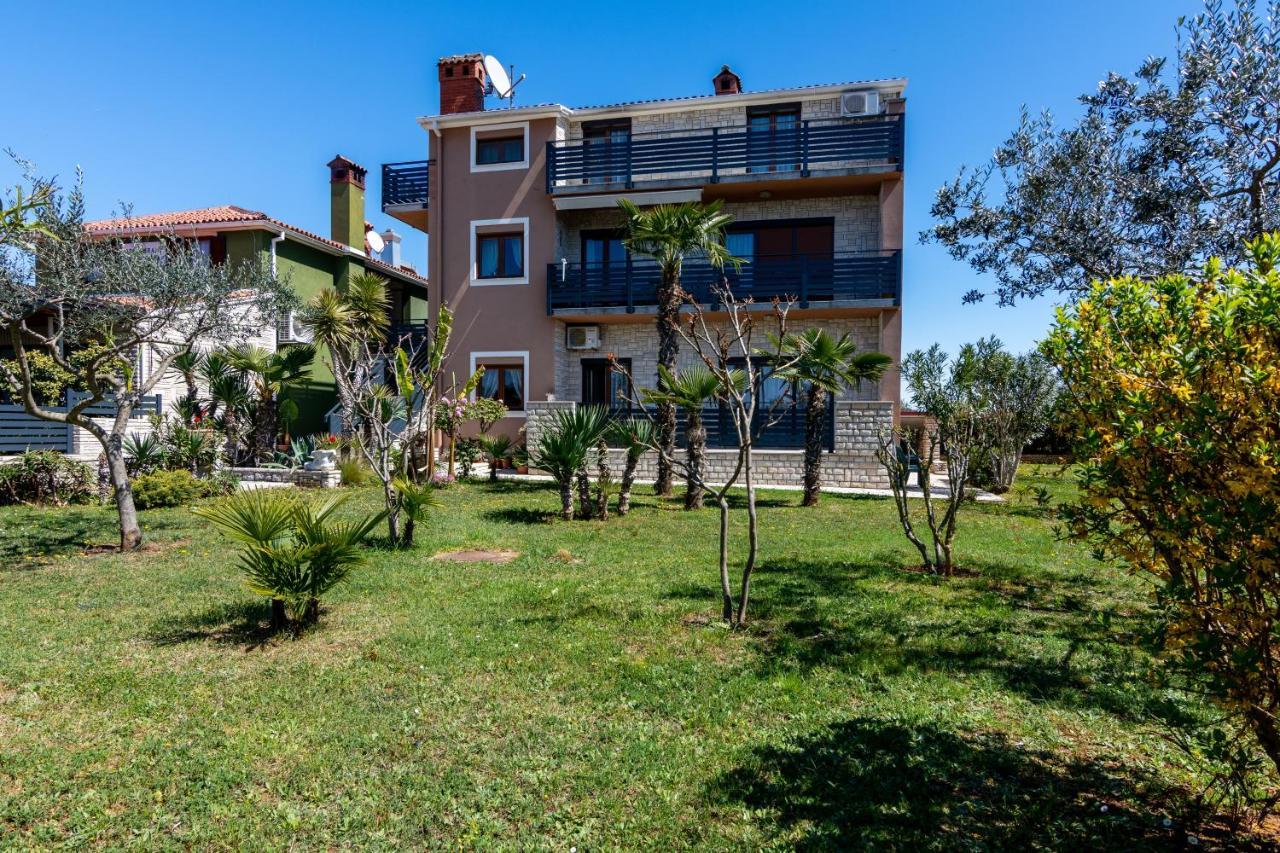 Family Friendly Apartments With A Swimming Pool Valbandon, Fazana - 2201 Štinjan Dış mekan fotoğraf