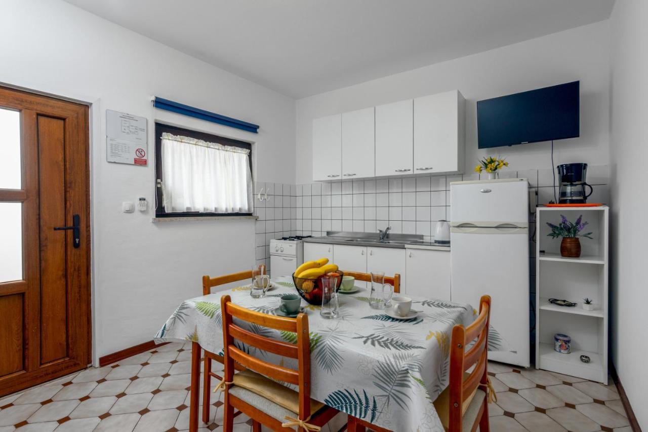 Family Friendly Apartments With A Swimming Pool Valbandon, Fazana - 2201 Štinjan Dış mekan fotoğraf