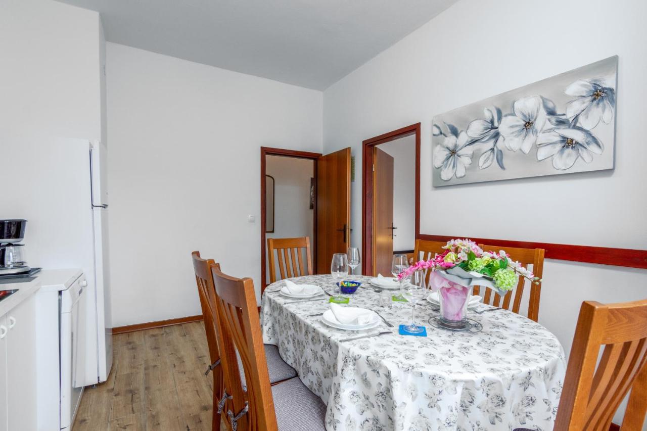 Family Friendly Apartments With A Swimming Pool Valbandon, Fazana - 2201 Štinjan Dış mekan fotoğraf