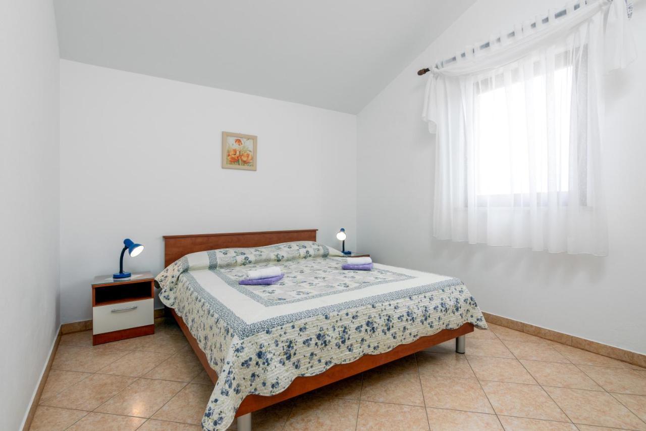 Family Friendly Apartments With A Swimming Pool Valbandon, Fazana - 2201 Štinjan Dış mekan fotoğraf