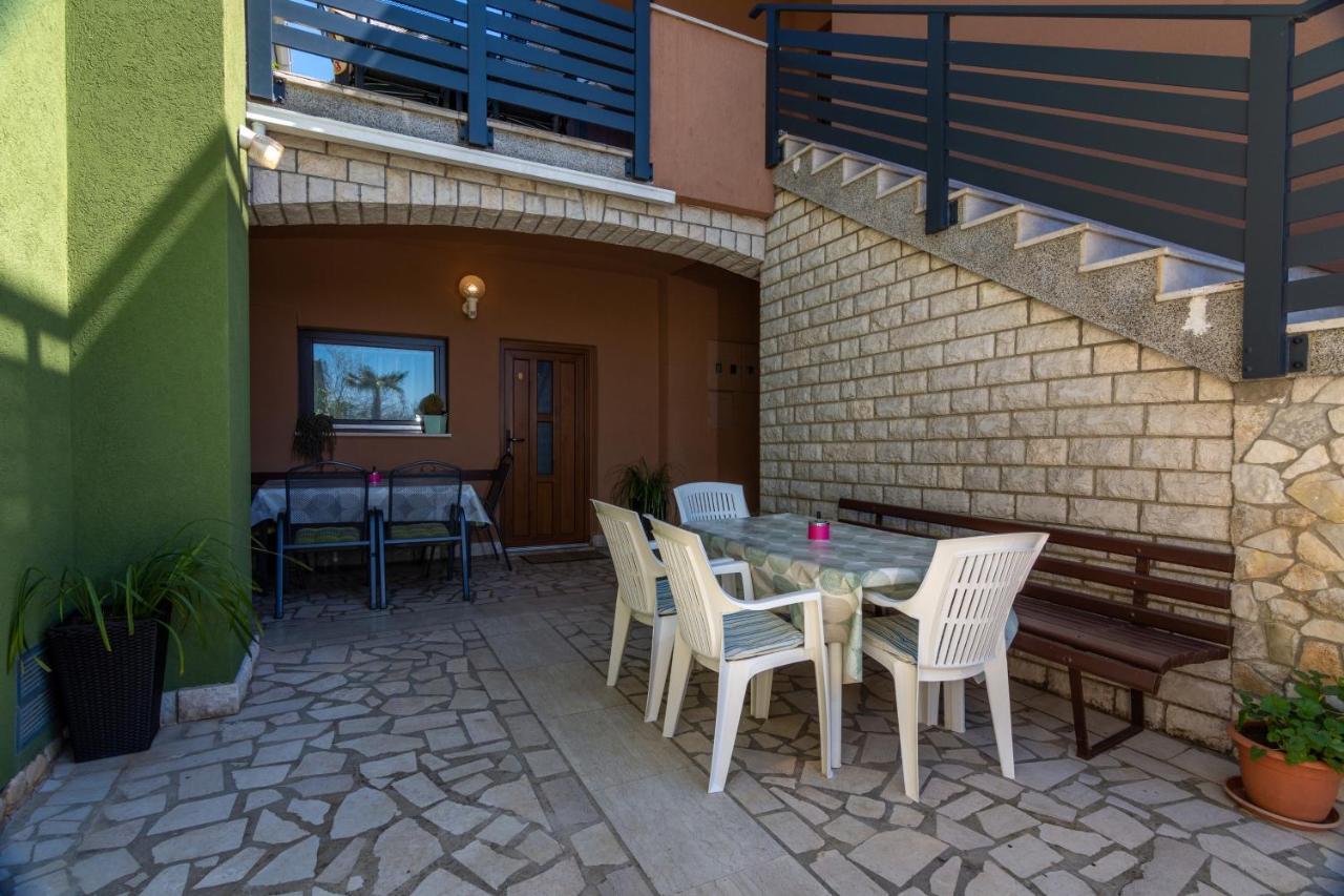 Family Friendly Apartments With A Swimming Pool Valbandon, Fazana - 2201 Štinjan Dış mekan fotoğraf