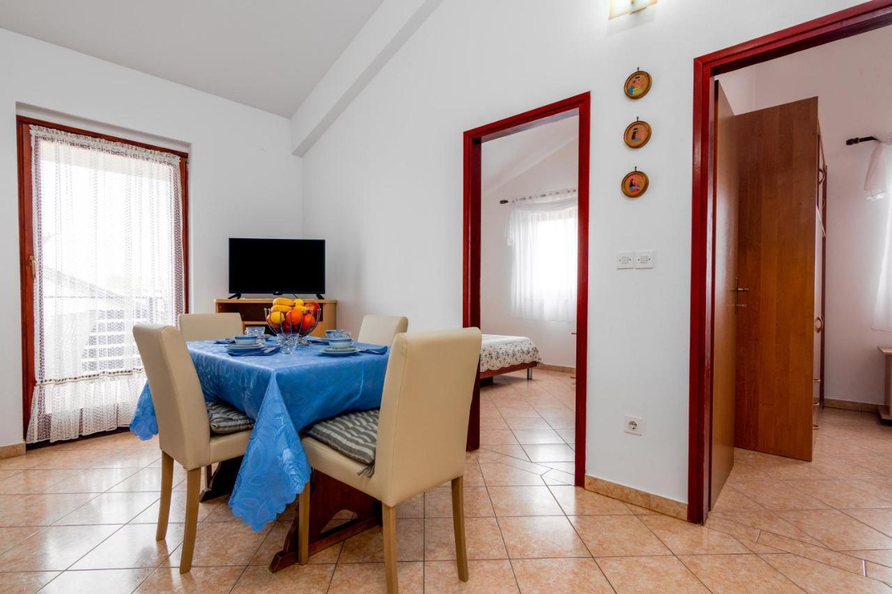 Family Friendly Apartments With A Swimming Pool Valbandon, Fazana - 2201 Štinjan Dış mekan fotoğraf