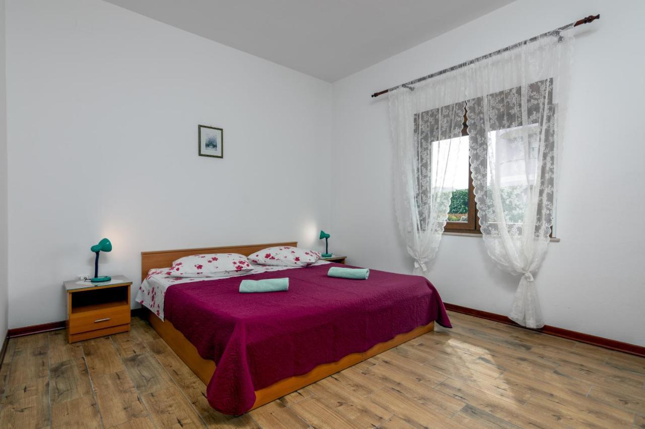 Family Friendly Apartments With A Swimming Pool Valbandon, Fazana - 2201 Štinjan Dış mekan fotoğraf